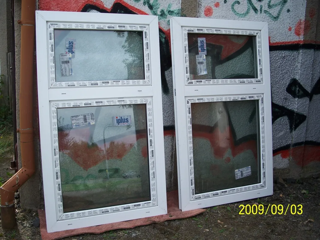 2 Stück neue Kunststoff-Fenster, Farbe weiß   0,95 x 1,60 Meter